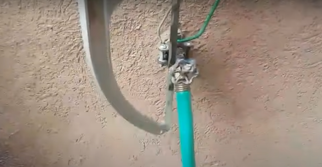 How to Remove Garden Hose Connector? GardenProfy