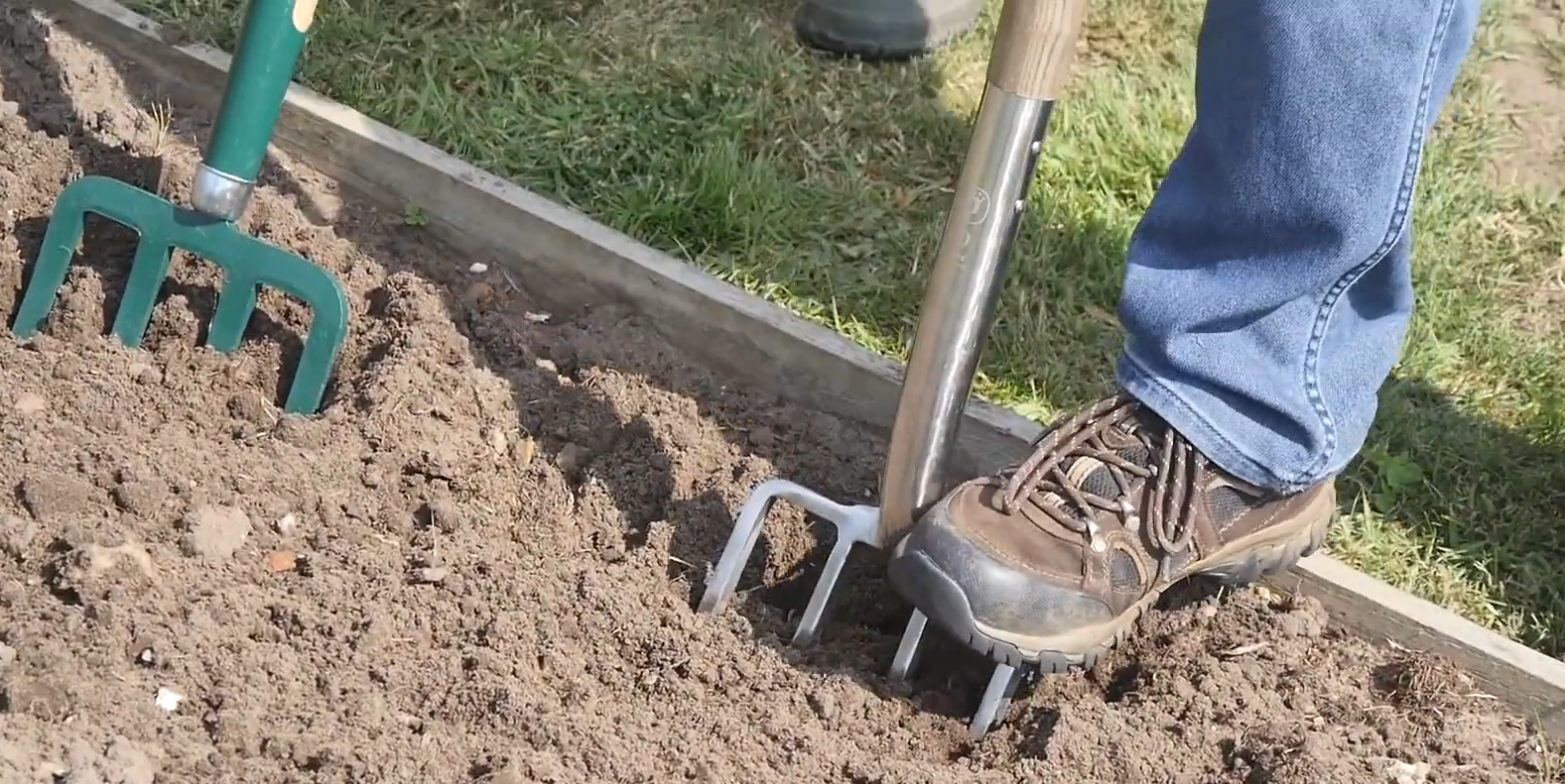 Pitchfork vs. Garden Fork What’s the Difference? GardenProfy