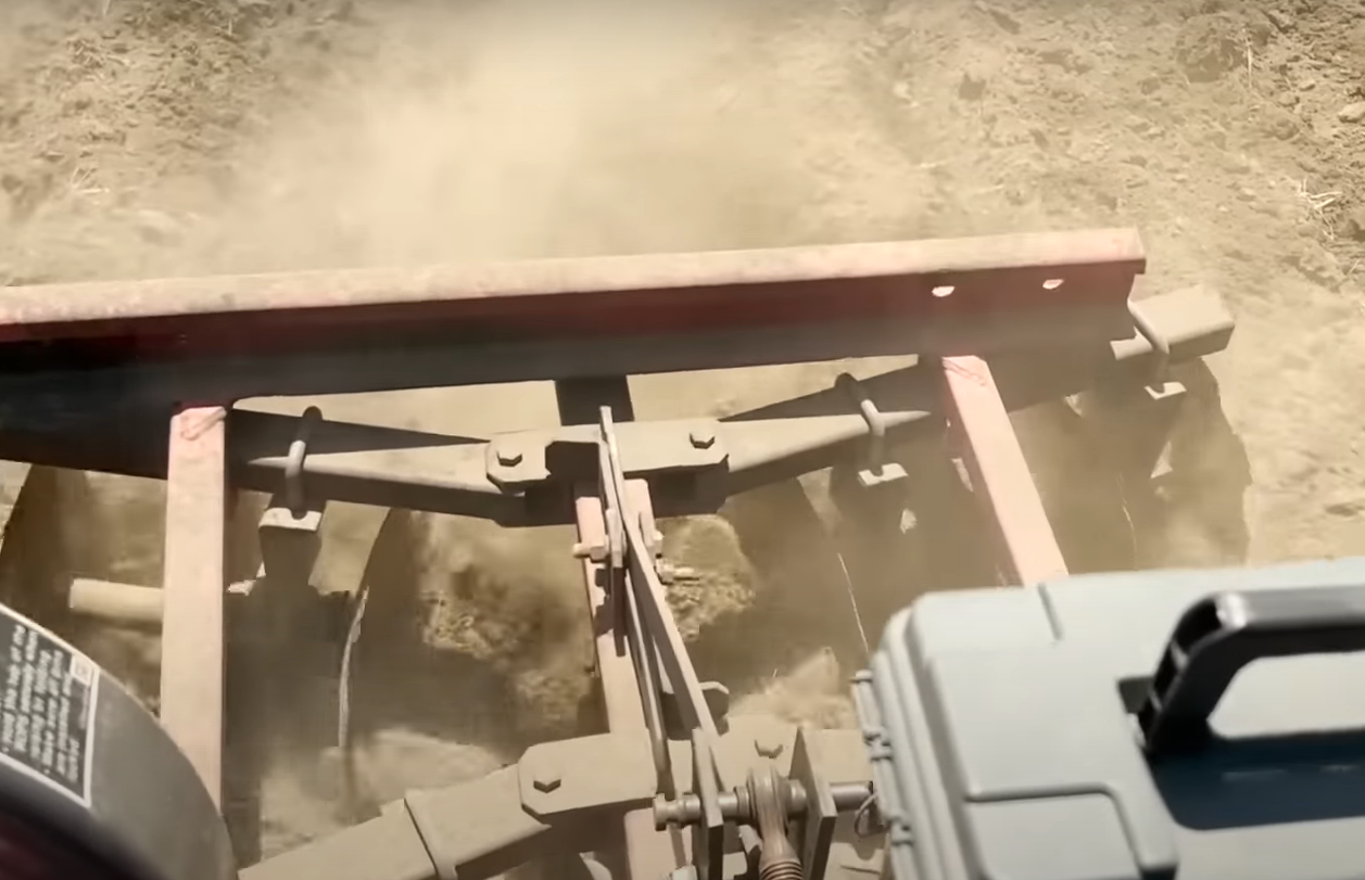 Disc Harrow vs. Tiller What’s the Difference? GardenProfy